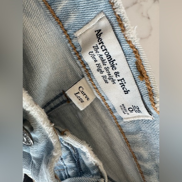 Abercrombie & Fitch Ankle Straight Ultra High Rise Jeans - Picture 3 of 3